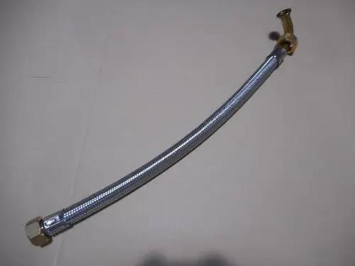 Verbindungsschlauch mit metallischer Umflechtung und zwei Anschlüssen, geeignet für Anwendungen, die von der Marke Remeha stammen.